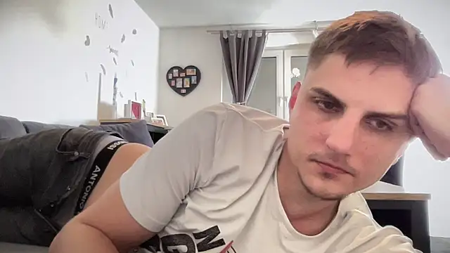 Snapshot of Sweetbooy90 chatting on March 21, 2026, 11:26 am Sweetbooy90 online show from March 21, 2026, 11:26 am