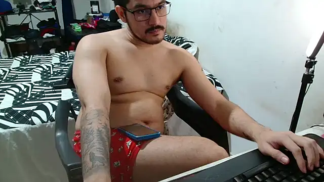 Snapshot of Leonino231 chatting on May 3, 2026, 1:11 am Leonino231 online show from May 3, 2026, 1:11 am