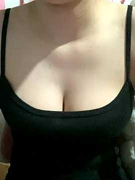 Snapshot of Linhtruong_ chatting on September 28, 2025, 12:10 pm Linhtruong online show from September 28, 2025, 12:10 pm