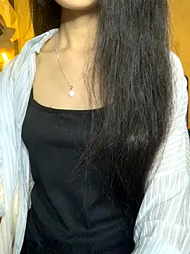 Nhinhi18 online show from November 1, 2025, 3:58 pm