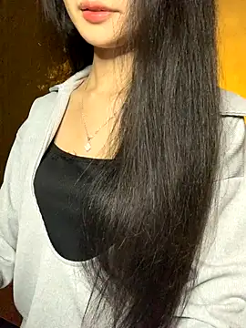 Nhinhi18 online show from December 1, 2025, 1:27 pm