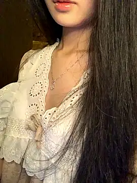 Nhinhi18 online show from April 10, 2026, 3:39 pm