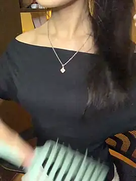 Snapshot of Nhinhi18 chatting on July 5, 2026, 2:35 pm Nhinhi18 online show from July 5, 2026, 2:35 pm