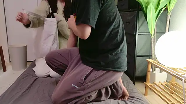 C-4bomb online show from December 16, 2025, 9:58 am