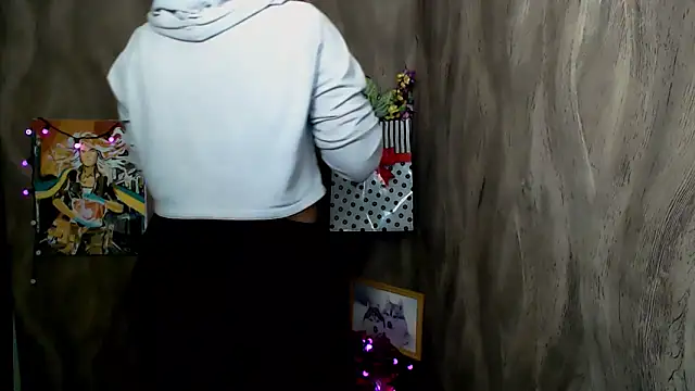 Linda S  online show from December 18, 2025, 4:24 pm