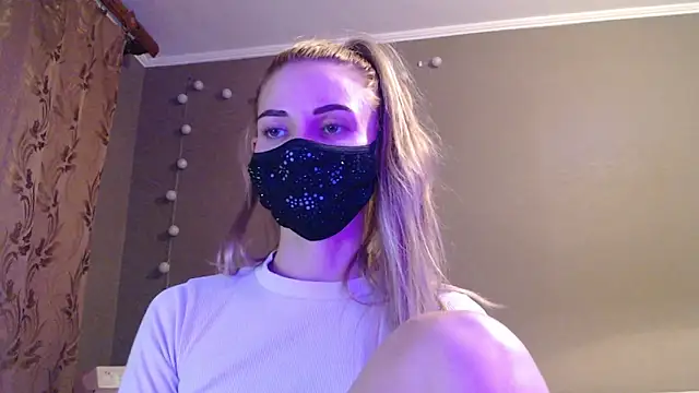 Snapshot of Iris_lave chatting on September 15, 2025, 4:18 pm Iris lave online show from September 15, 2025, 4:18 pm