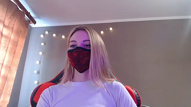 Snapshot of Iris_lave chatting on October 15, 2025, 12:05 pm Iris lave online show from October 15, 2025, 12:05 pm