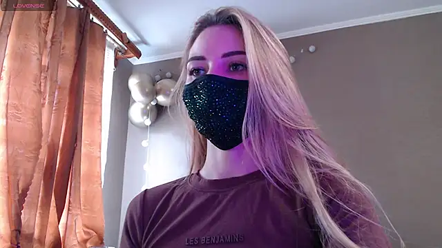 Snapshot of Iris_lave chatting on November 13, 2025, 12:15 pm Iris lave online show from November 13, 2025, 12:15 pm