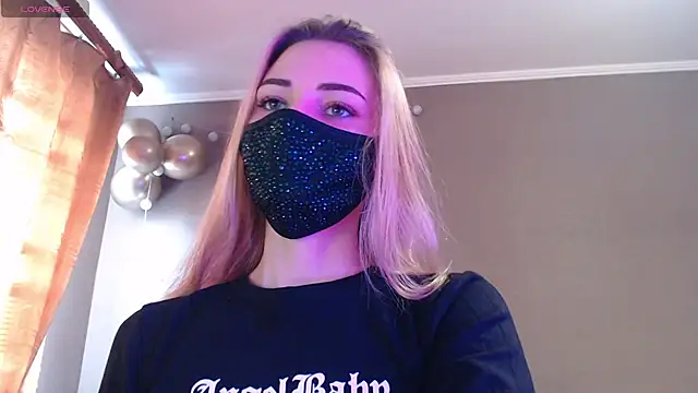 Snapshot of Iris_lave chatting on November 17, 2025, 10:32 am Iris lave online show from November 17, 2025, 10:32 am