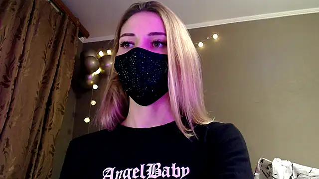 Snapshot of Iris_lave chatting on November 28, 2025, 7:16 pm Iris lave online show from November 28, 2025, 7:16 pm