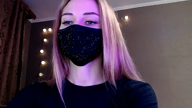 Snapshot of Iris_lave chatting on December 18, 2025, 2:56 pm Iris lave online show from December 18, 2025, 2:56 pm