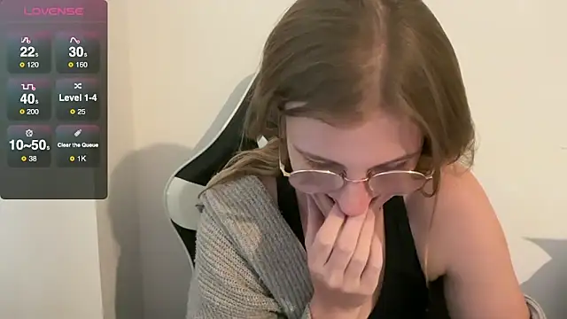 BustyKellyXXX online show from October 31, 2025, 11:33 am