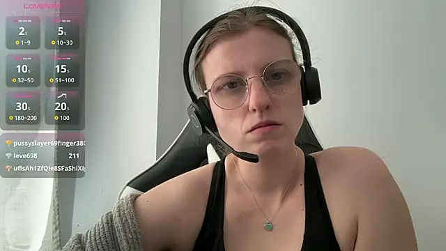 Snapshot of BustyKellyXXX chatting on May 4, 2026, 9:27 am BustyKellyXXX online show from May 4, 2026, 9:27 am
