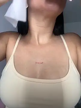 lucy grey25 online show from November 10, 2025, 2:38 pm