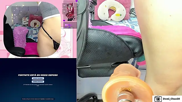 Snapshot of demi_chan chatting on November 21, 2025, 8:46 am demi chan online show from November 21, 2025, 8:46 am