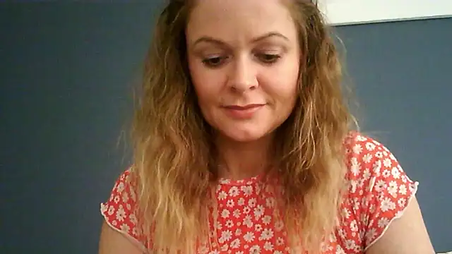 Snapshot of Ginger-bb chatting on November 16, 2025, 12:44 pm Ginger-bb online show from November 16, 2025, 12:44 pm