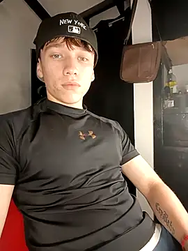 Snapshot of Logan_sixxer chatting on September 27, 2025, 2:49 am Logan sixxer online show from September 27, 2025, 2:49 am