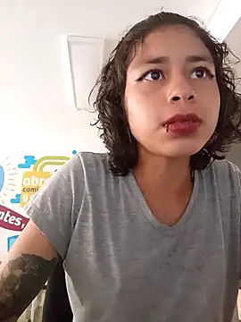 Snapshot of Tendercouple1 chatting on December 4, 2025, 1:53 pm Tendercouple1 online show from December 4, 2025, 1:53 pm