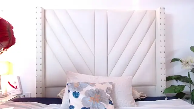 Snapshot of Ronnetemalbec chatting on December 18, 2025, 12:44 pm Ronnetemalbec online show from December 18, 2025, 12:44 pm