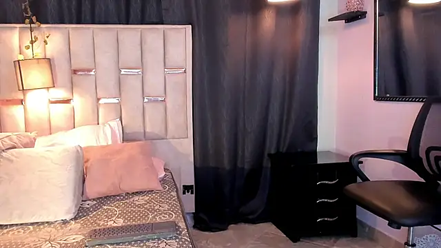 Snapshot of Hanzking01 chatting on November 22, 2025, 10:58 am Hanzking01 online show from November 22, 2025, 10:58 am