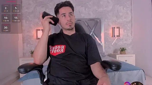 loghan fox online show from September 9, 2025, 3:17 am