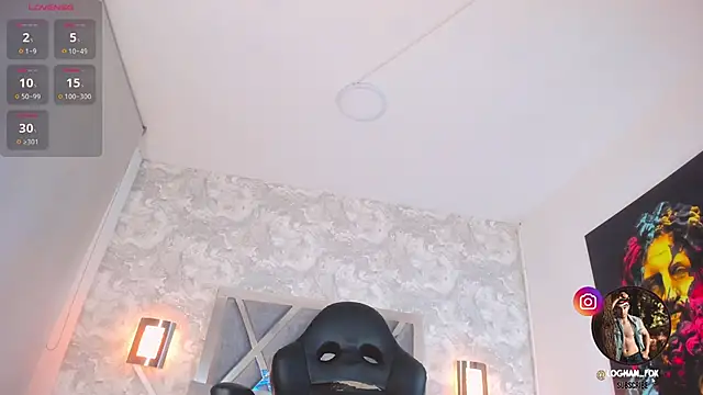 loghan fox online show from September 25, 2025, 4:38 am