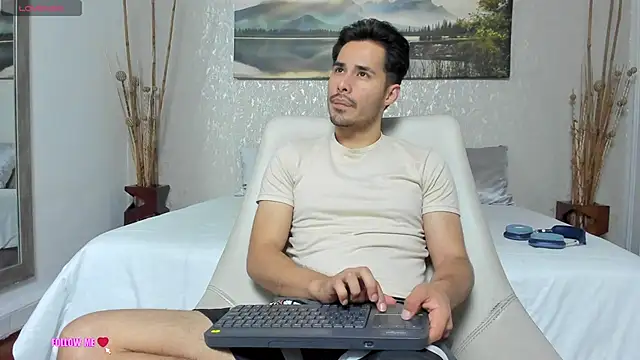 loghan fox online show from October 2, 2025, 3:02 am