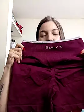 Snapshot of Arianna_Moss chatting on February 24, 2026, 9:46 pm Arianna Moss online show from February 24, 2026, 9:46 pm