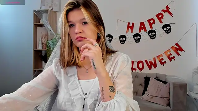 Snapshot of Kati_Li chatting on November 3, 2025, 10:16 am Kati Li online show from November 3, 2025, 10:16 am