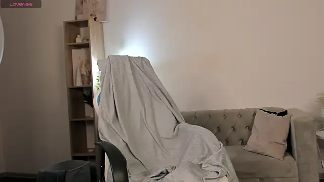 Snapshot of Kati_Li chatting on November 6, 2025, 10:49 am Kati Li online show from November 6, 2025, 10:49 am