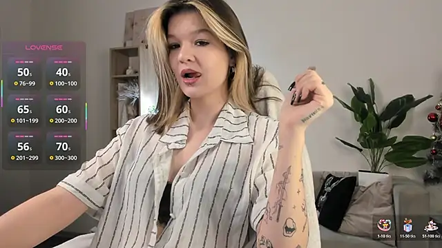 Snapshot of Kati_Li chatting on December 1, 2025, 11:04 am Kati Li online show from December 1, 2025, 11:04 am