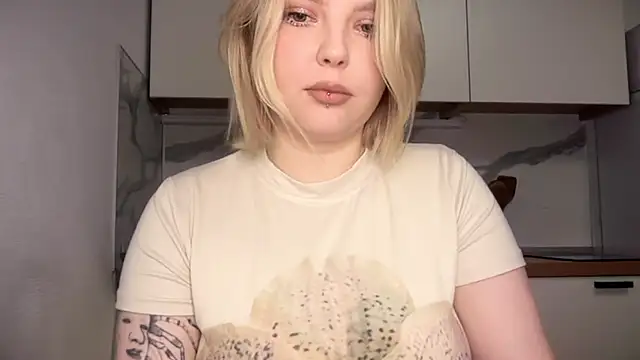 Snapshot of OpheliaRitz chatting on December 14, 2025, 6:12 pm OpheliaRitz online show from December 14, 2025, 6:12 pm