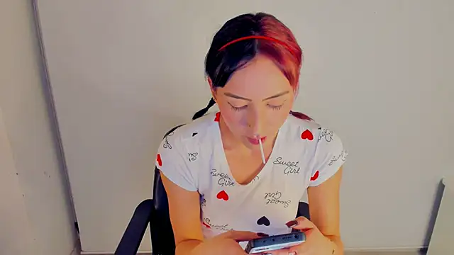 Snapshot of Madison_charlotte chatting on October 25, 2025, 6:32 am Madison charlotte online show from October 25, 2025, 6:32 am