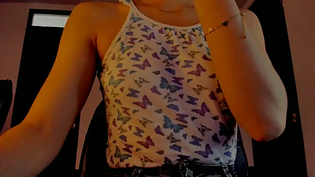 Snapshot of Madison_charlotte chatting on February 14, 2026, 2:03 pm Madison charlotte online show from February 14, 2026, 2:03 pm