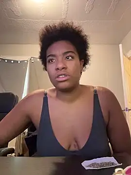 Tu GataLinda online show from November 17, 2025, 12:11 pm