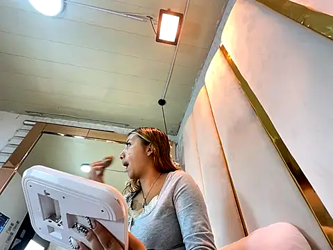 Snapshot of CamilleMilano chatting on November 29, 2025, 5:10 am CamilleMilano online show from November 29, 2025, 5:10 am