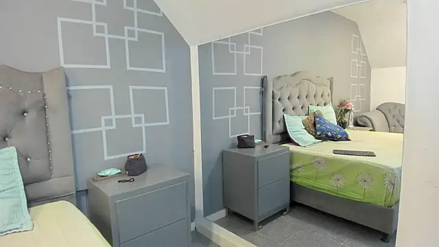 AliceBlackx online show from October 29, 2025, 11:45 am