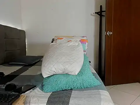 Snapshot of Edy_coltt chatting on May 3, 2026, 1:28 pm Edy coltt online show from May 3, 2026, 1:28 pm