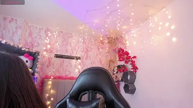 Snapshot of Scarlett21__ chatting on April 30, 2026, 8:37 pm Scarlett21 online show from April 30, 2026, 8:37 pm