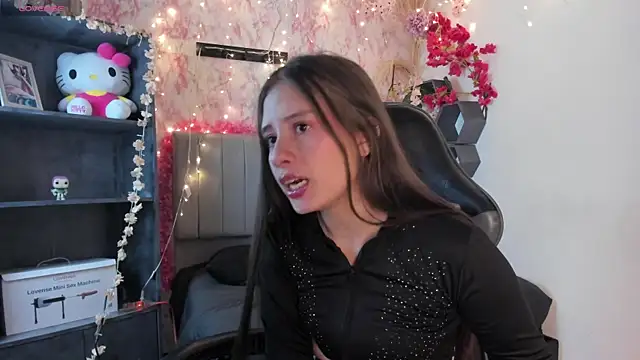 Snapshot of Scarlett21__ chatting on May 14, 2026, 7:53 pm Scarlett21 online show from May 14, 2026, 7:53 pm