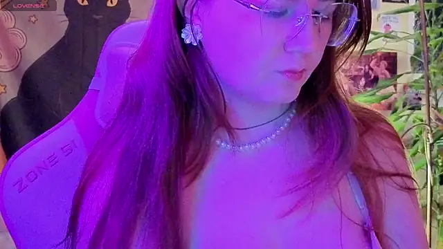 Sienna-Cow online show from April 23, 2026, 6:43 pm