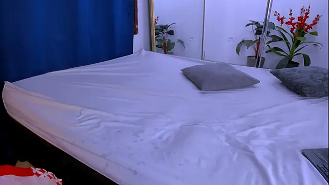 Snapshot of nahomy_ryans chatting on December 15, 2025, 4:11 pm nahomy ryans online show from December 15, 2025, 4:11 pm