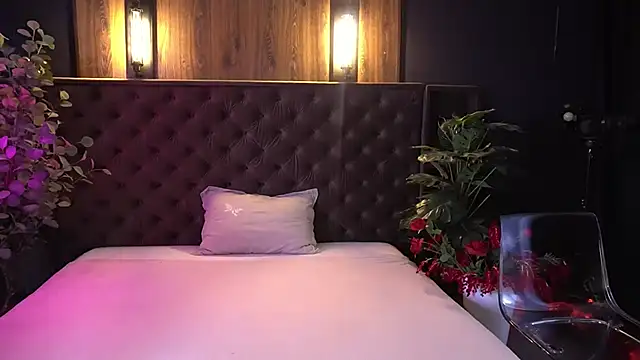 CrystallPaws online show from April 18, 2026, 5:44 am