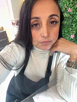 hotadhara01 online show from November 4, 2025, 8:52 pm