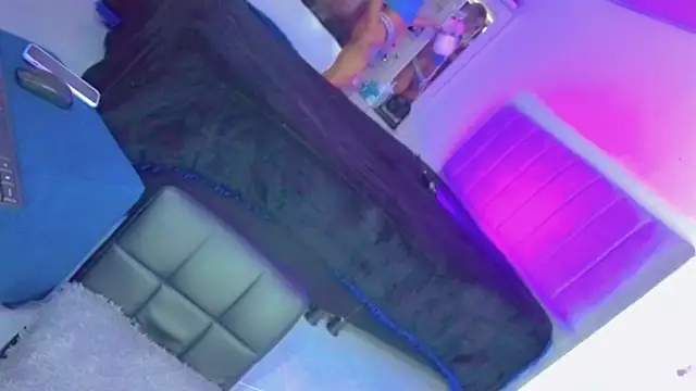 Snapshot of HANNAH_BACKERS chatting on November 15, 2025, 1:40 pm HANNAH BACKERS online show from November 15, 2025, 1:40 pm