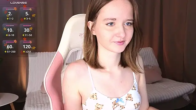 Snapshot of AlexsisFaee chatting on November 24, 2025, 9:36 pm AlexsisFaee online show from November 24, 2025, 9:36 pm