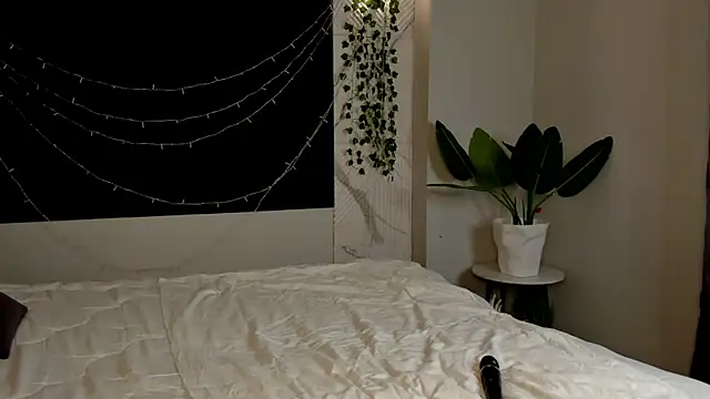 MalvinaDream online show from April 15, 2026, 1:23 am