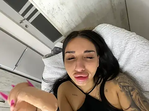 BlueEyes BB online show from April 15, 2026, 7:58 pm