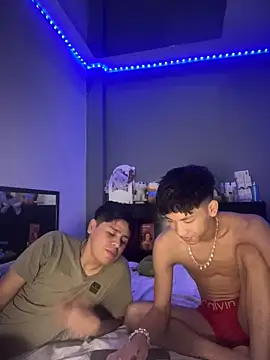 Snapshot of Kailertwink chatting on May 7, 2026, 3:39 pm Kailertwink online show from May 7, 2026, 3:39 pm