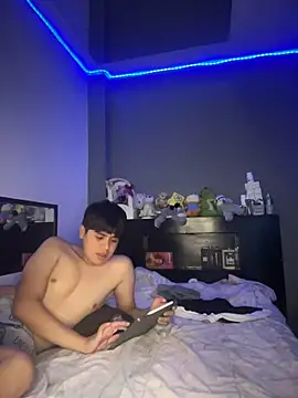 Snapshot of Kailertwink chatting on June 3, 2026, 12:46 am Kailertwink online show from June 3, 2026, 12:46 am